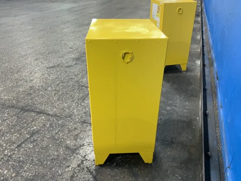 EAGLE 12 GALLONS FLAMMABLE LIQUID STORAGE CABINET  -  1925LEGS