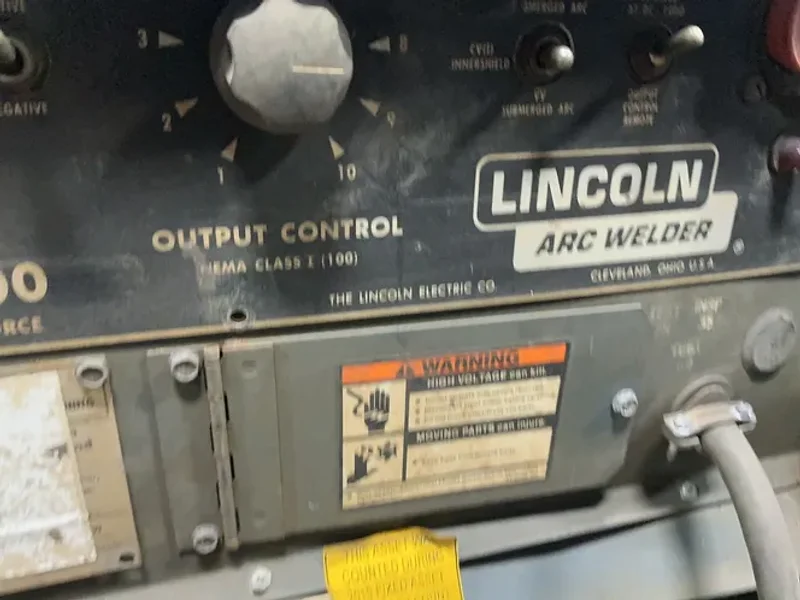 Lincoln Electric 1000 A Welder - Dc-1000