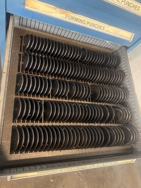 10 DRAWER STANLEY VIDMAR CABINET. STOCK # 0981626