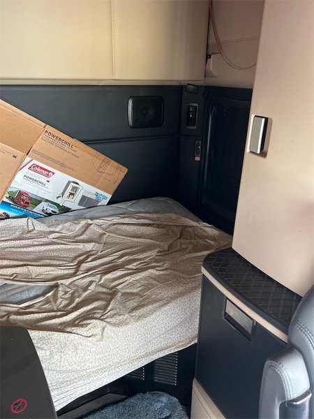 2022 Kenworth T680 1XKYD49X5NJ489855