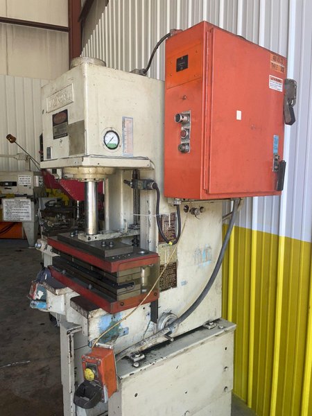 8 TON MULTIPRESS MODEL #WR65L HYDRAULIC C-FRAME PRESS: STOCK #15428