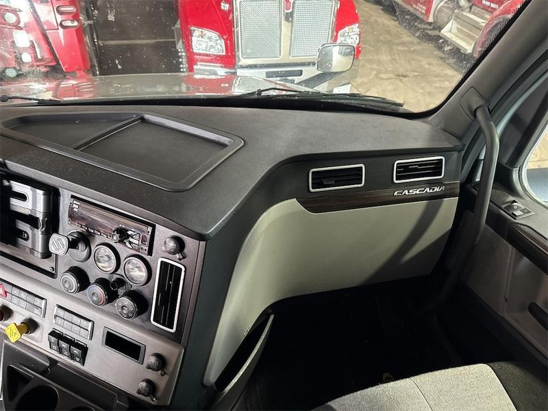 2021 Freightliner PT126SLP - Cascadia 3AKJHHDR2MSMY4212