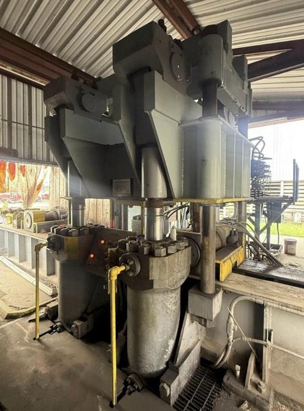 2000 TON HEAVY DUTY 4-POST HYDRAULIC PRESS. STOCK # 0543726