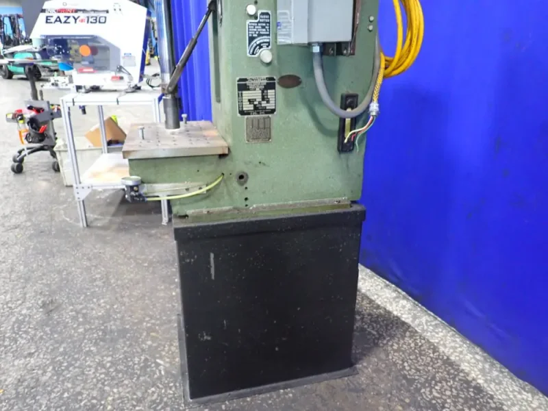 DENISON 6 TON MULTIPRESS  -  R063MC25702405220