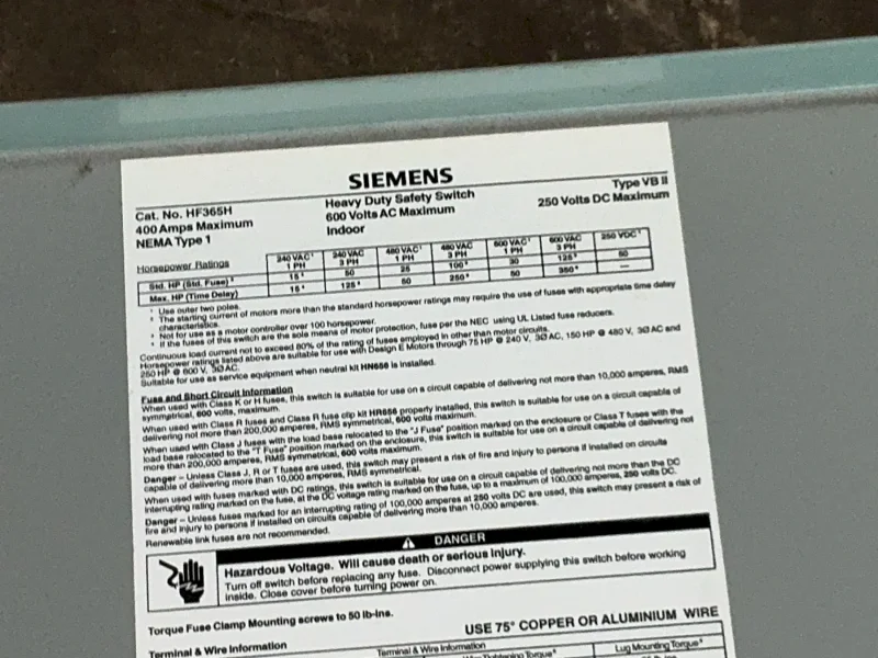 SIEMENS 400 AMPS HEAVY DUTY SWITCH   -  HF365H