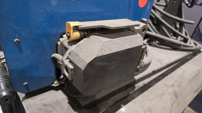 MILLER DELTAWELD 450 ARC WELDER WITH WIRE FEEDER AND CART USED