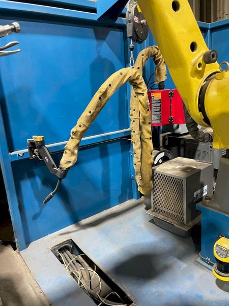 Arc Specialties MIG/TIG Weld Cell Equipped With Fanuc ARC Mate 120iC, 2013