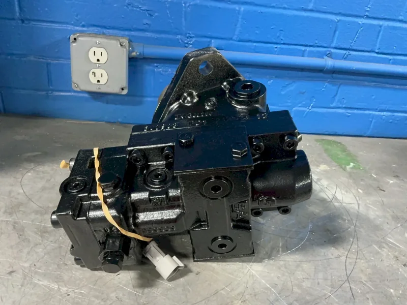 DANFOSS MOTOR TRACK DRIVE  -  51C060-1-RD1B