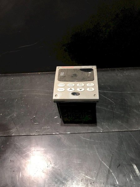 HONEYWELL DC2500-EE-0L00 Temperature Controller USED