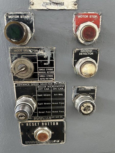 55 TON X 8' PACIFIC J55-8 HYDRAULIC PRESS BRAKE. STOCK # 0305620