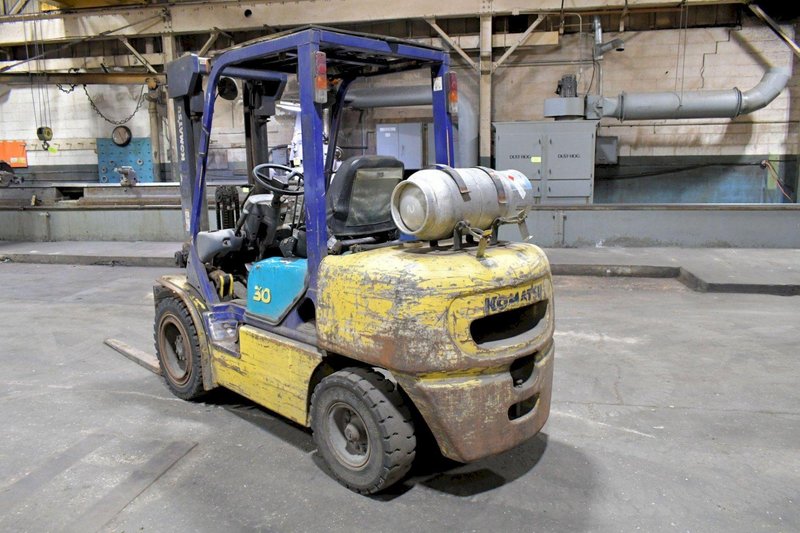 6,000 LB KOMATSU MODEL G30HTLP-12 LP GAS FORKLIFT: STOCK 24162