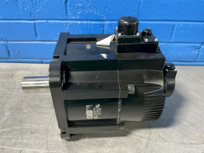 YASKAWA ELECTRIC 4.4 KW AC SERVO MOTOR  -  SGM7G-44A7A2E