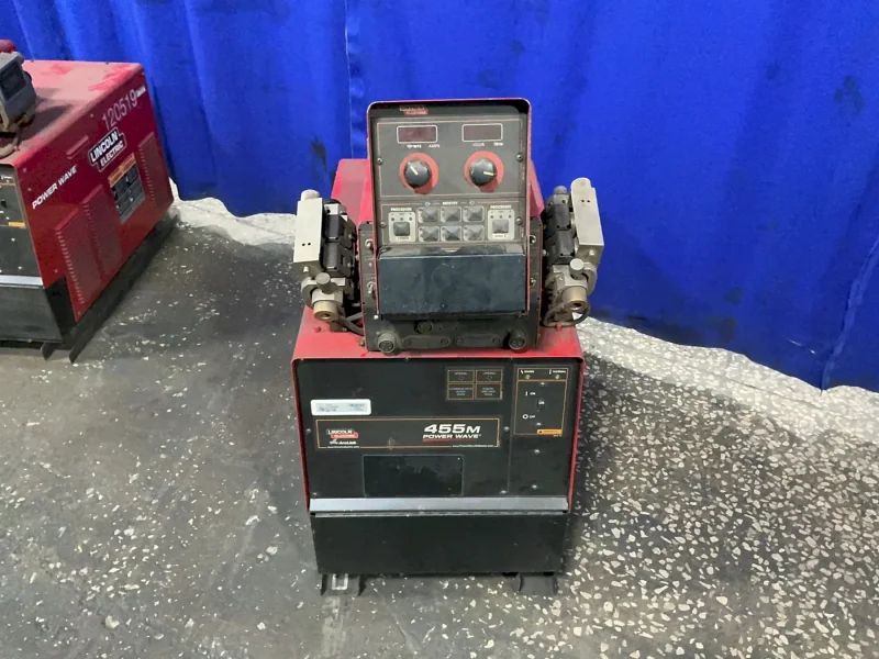 LINCOLN ELECTRIC 82 A MIG WELDER  -  455M POWER WAVE