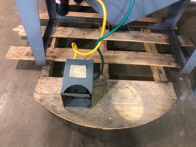 TRINCO DRY BLASTING CABINET WITH DUST COLLECTOR STOCK #2926