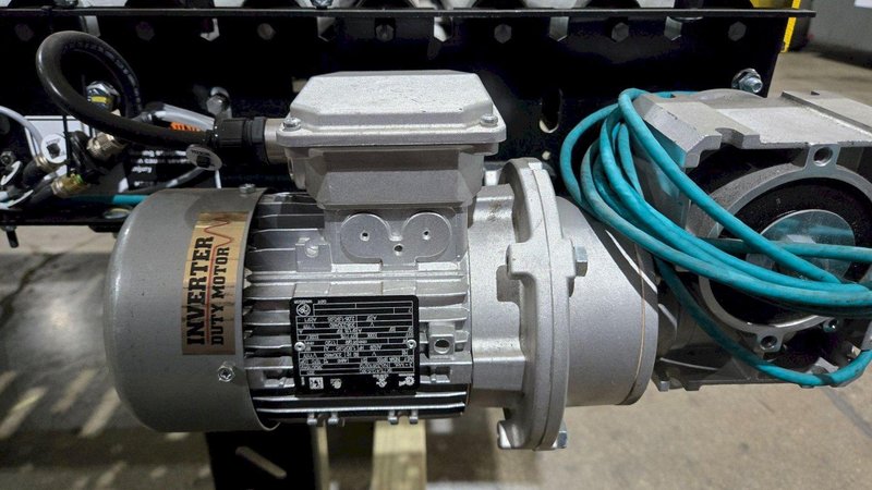 INDUSTRIAL KINETICS Dual-Lane 23.5″ Roller Conveyor 9ft Long USED