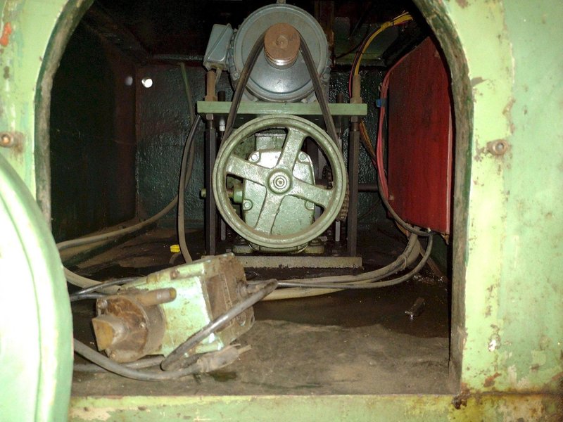 1981 KBC LIAN FENG MODEL #LF-40 2 DIE THREAD ROLLER IN-FEED &amp; THRU-FEED: STOCK #19189