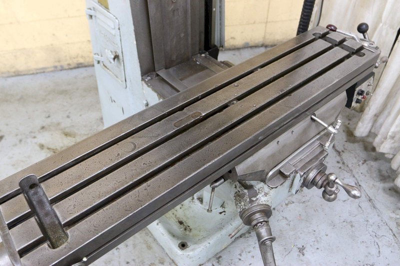 2 HP BRIDGEPORT VERTICAL KNEE MILL: STOCK #70645