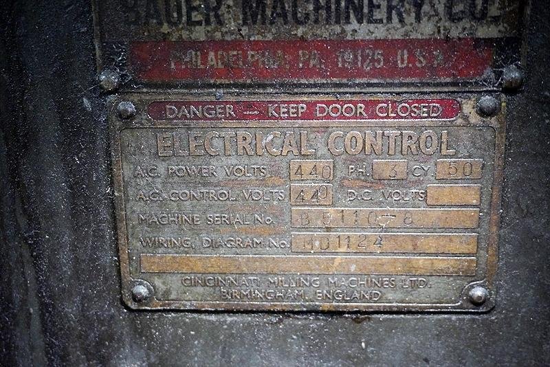 CINCINNATI MODEL #2V VERTICAL MILLING MACHINE: YOBRO #25931