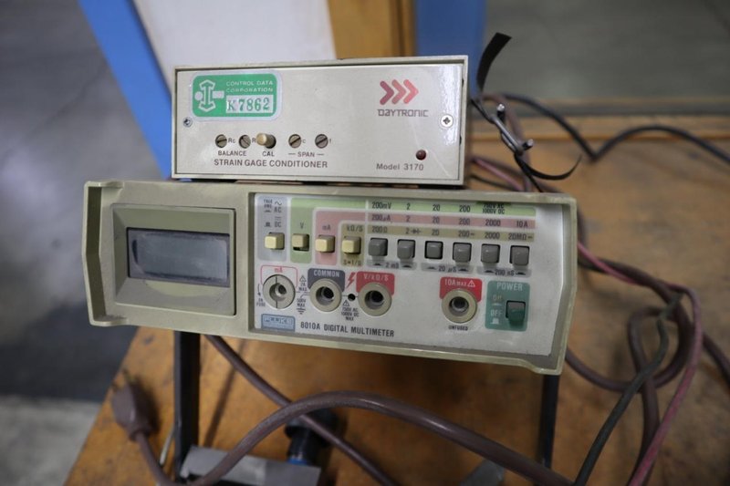 Daytronic Electronic Strain Gauge Conditioner and Fluke 8010A Digital Multimeter- Auction Item