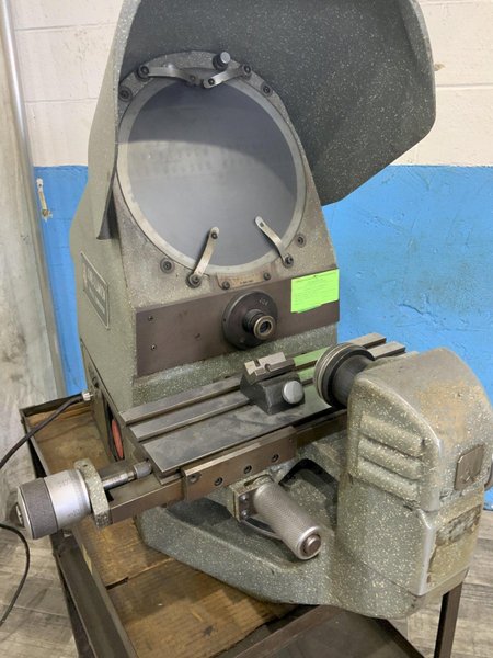 10" JONES &amp; LAMSON OPTICAL COMPARATOR WITH BENCH: STOCK #81203