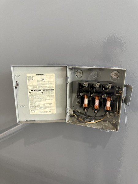 INDUSTRIAL OVEN W/ HONEYWELL CONTROL. STOCK # 0235925.