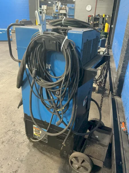MILLER 300 A WELDER  -  SYNCROWAVE 350LX