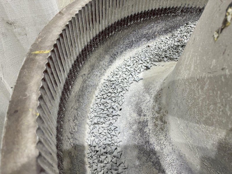 4 CUBIC FT SWECO MODEL FPD4LP, VIBRATORY PARTS FINISHER: STOCK #77372