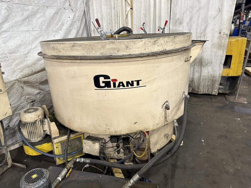 24 CUBIC FT GIANT GB-24DHW VIBRATORY COB DRYER: STOCK #77690