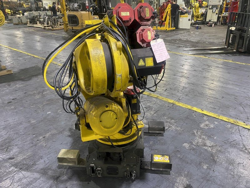 FANUC – R-2000i/165F w/ R-J3iB Controls PARTS ONLY