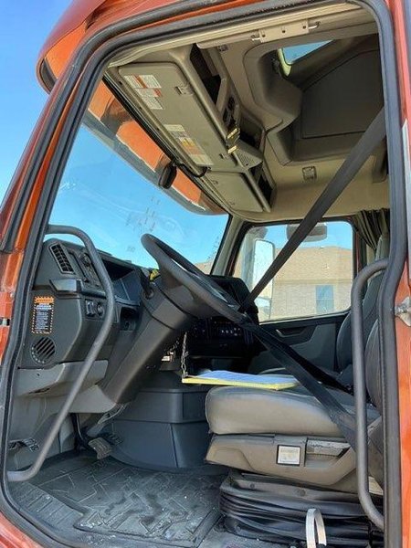 2022 Volvo Trucks VNL 64T860 Sleeper – D13, I-Shift, 6×4,