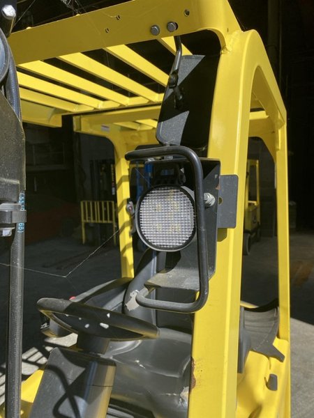 Hyster E70XN Electric Cushion Tire Forklift, 2021 – 7,000 lb Capacity, Sit-Down Rider (1)