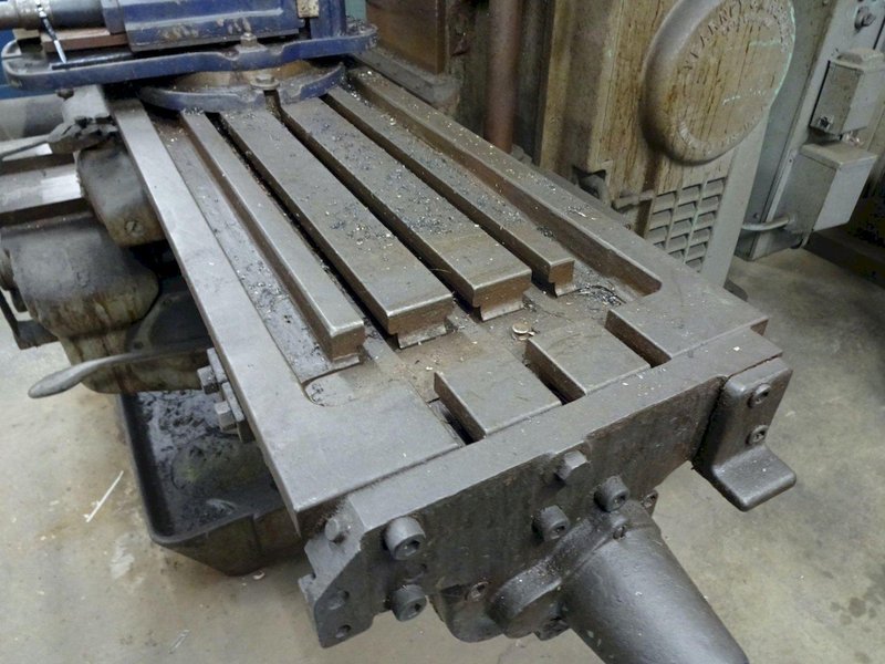 64&quot; x 13 1/2&quot; 10 HP KEARNEY &amp; TRECKER MILWAUKEE MODEL #3 VERTICAL MILLING MACHINE: YOBRO #24458
