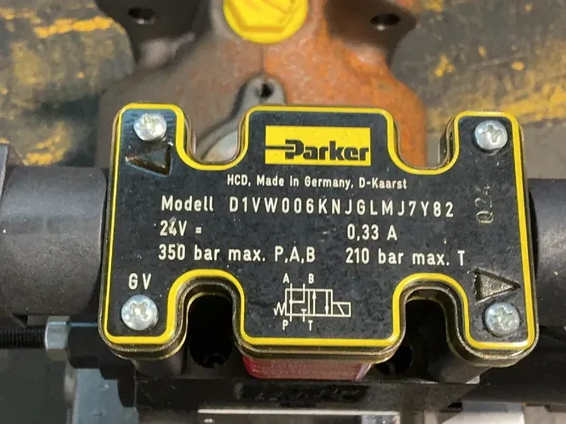 PARKER AXIAL PISTON PUMP W/VALVE  -  PV046R1K8T1NMRZ
