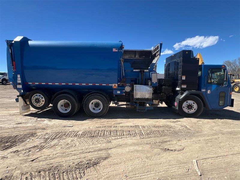 2024 Battle Motors Electric Garbage Truck 001371