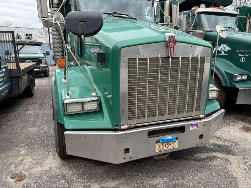 Kenworth T800 Roll Off Hoist Truck, 2006 – CAT Diesel, Manual 8LL, 60,000 lb Hoist, Tri-Axle, Work Ready
