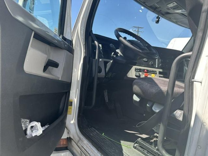Freightliner Cascadia 126 Sleeper Truck, 2018 – Detroit DD15, DT12 Automatic, Class 8 Semi Tractor