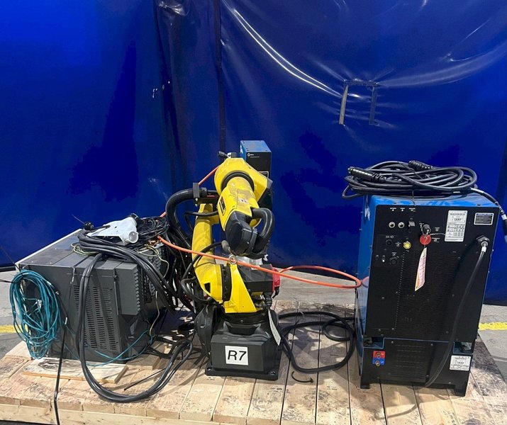 FANUC ARCMATE ROBOT 100ID/10L W/ R30IB PLUS AND MILLER AUTO CONTINUUM 500 USED