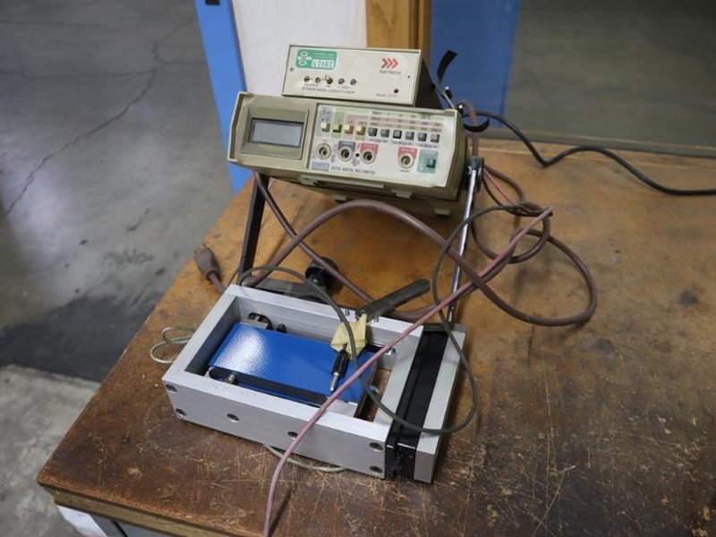 Daytronic Electronic Strain Gauge Conditioner and Fluke 8010A Digital Multimeter- Auction Item