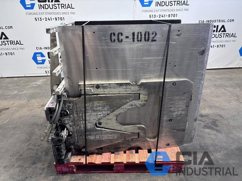 2,500 LB. CASCADE MODEL 25D-CCS-35QR4 HYDRAULIC CARTON CLAMP