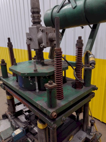 7 TON AIRAM PNEUMATIC CUTOFF PRESS: STOCK #19532