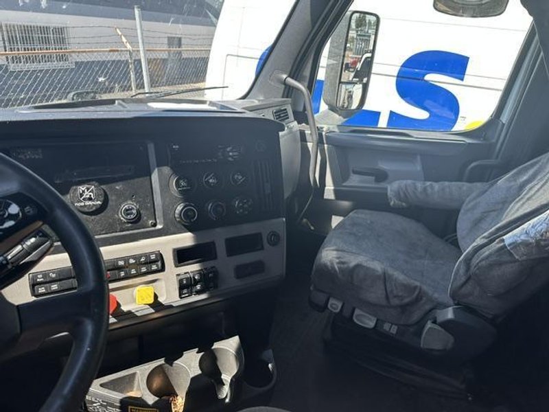 Freightliner Cascadia 126 Sleeper Truck, 2018 – Detroit DD15, DT12 Automatic, Class 8 Semi Tractor