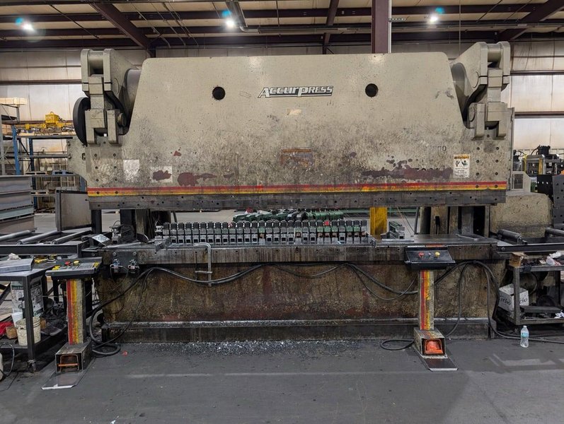500 Ton x 14′ Accurpress 750014 CNC Press Brake, 2000 – ETS Control, Conveyor Tables Included