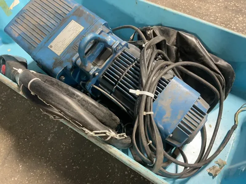 DEMAG CRANES &amp; COMPONENTS 550 LBS ELECTRIC HOIST  -  DKUN 2-250 V2 F4