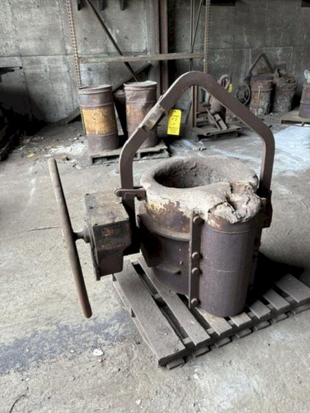 26&quot; x 26&quot; geared teapot ladle