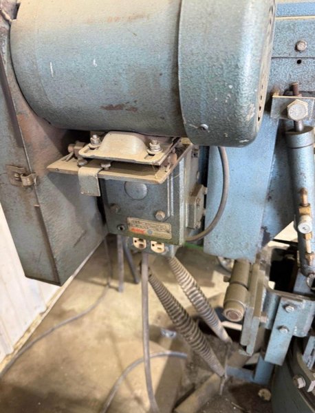 1 - PREOWNED ELLIS MITRE BANDSAW, MODEL #: 1800, S/N: 18987414