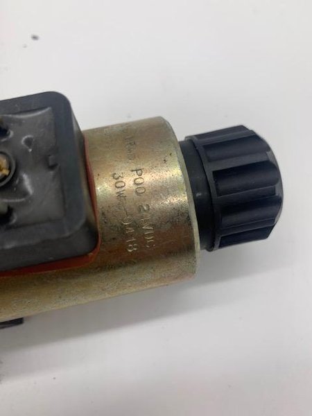 24V 5000/3000PSI PARKER DIRECTIONAL VALVE: STOCK #15262