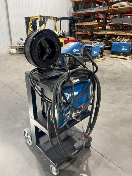 MILLER ALT 304 SERIES ARC WELDER WITH FEEDER USED