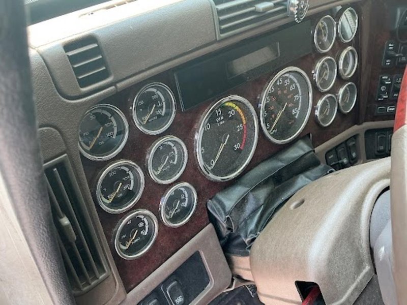 Freightliner Coronado Glider Truck – Detroit Series 60 12.7L, 500HP, 70″ Sleeper, Air Ride, 2017