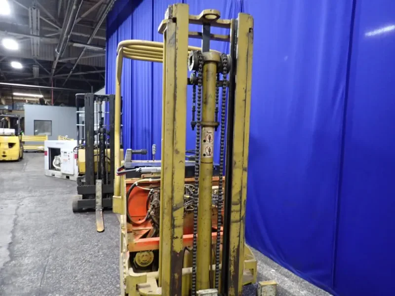 YALE 3000 LBS STAND-UP FORKLIFT  -  ESC-030G4S071