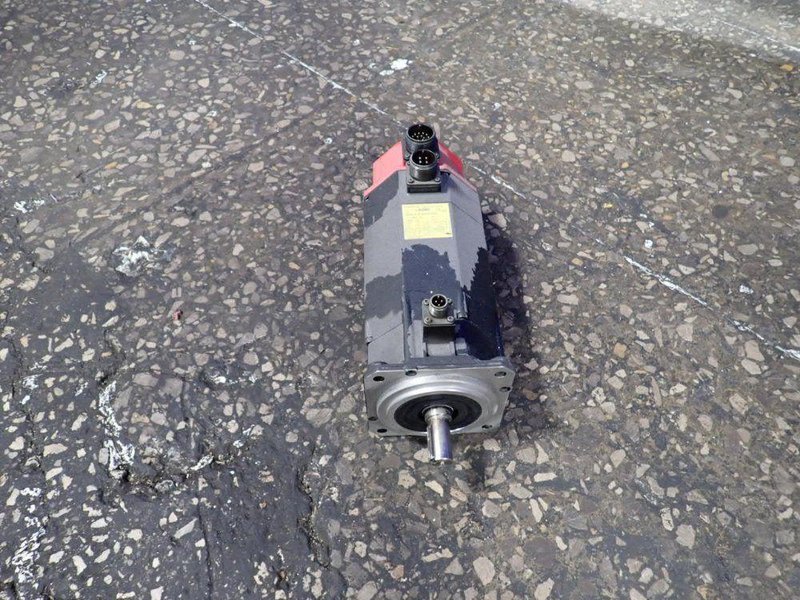 FANUC 140 V SERVO MOTOR  -  A06B-0127-B675#7008